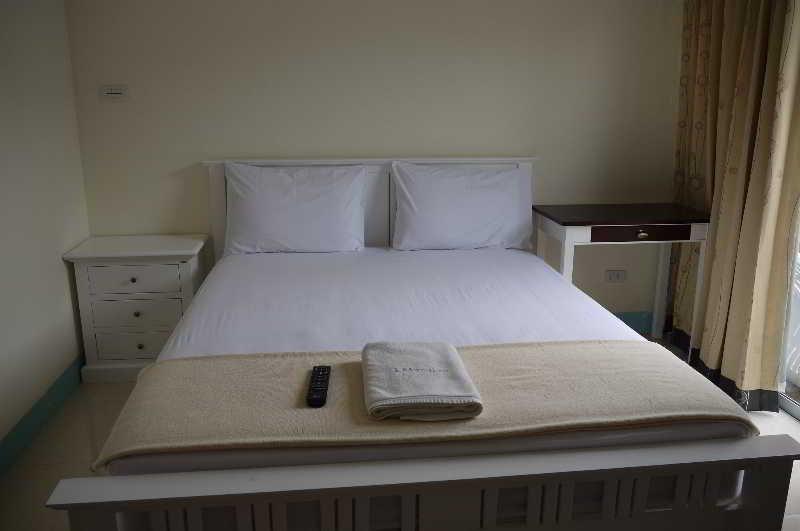 J Apartment Ao Nang Bagian luar foto