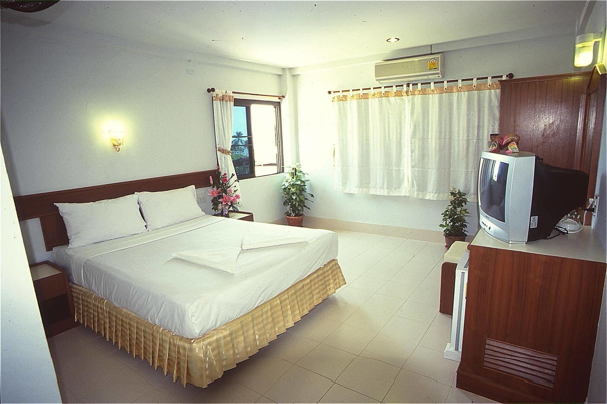 J Apartment Ao Nang Bagian luar foto