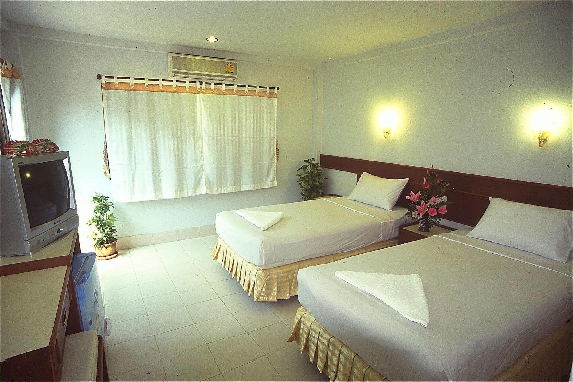 J Apartment Ao Nang Bagian luar foto