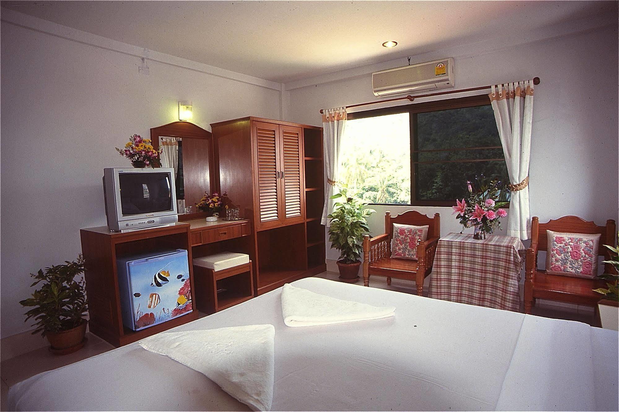 J Apartment Ao Nang Bagian luar foto